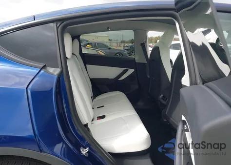 2020 Tesla Model Y Long Range Dual Motor All-Wheel Drive z USA, uszkodzony, nr VIN 5YJYGDEE8LF021033